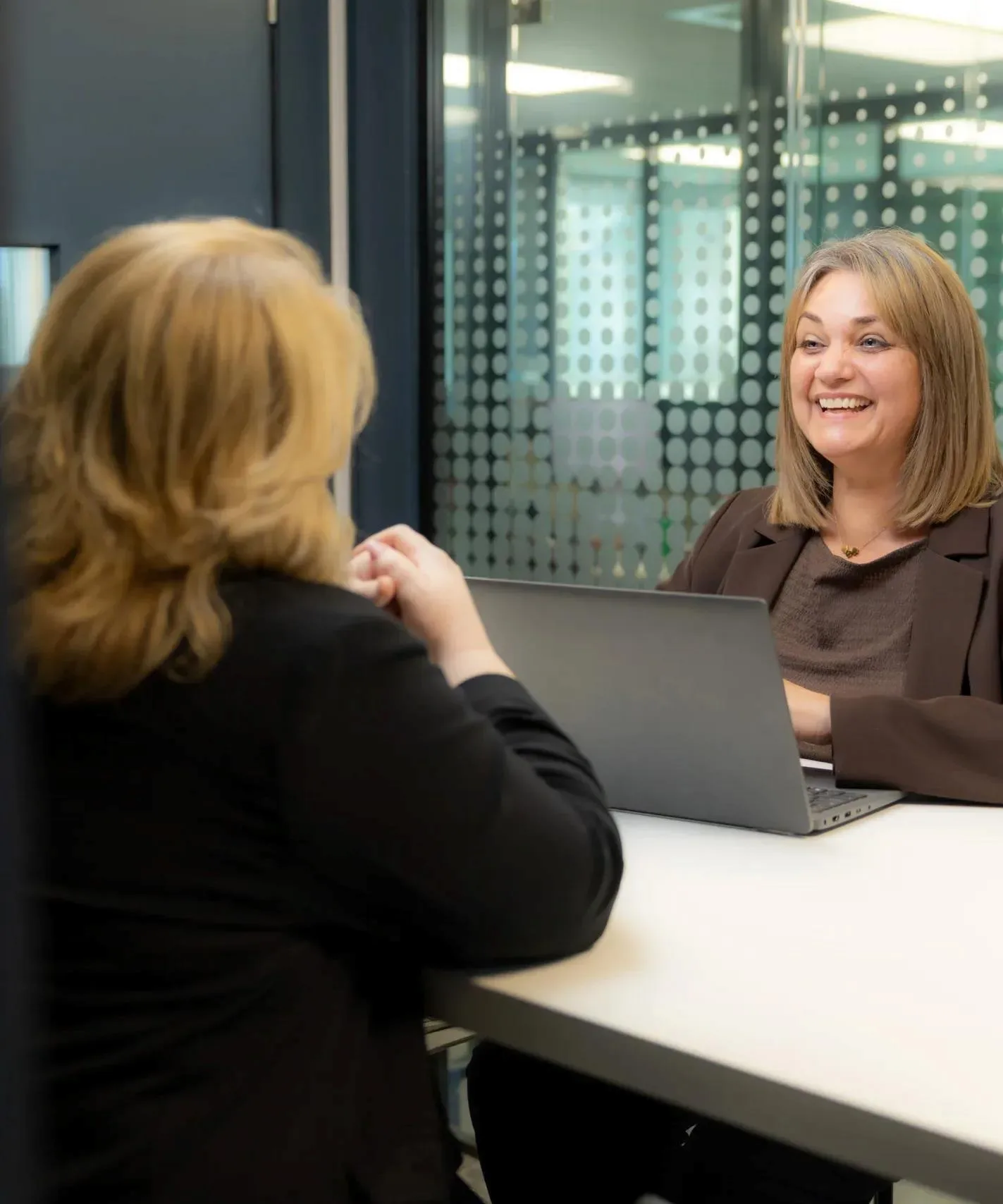 FutureRange consultant meeting a client at a laptop